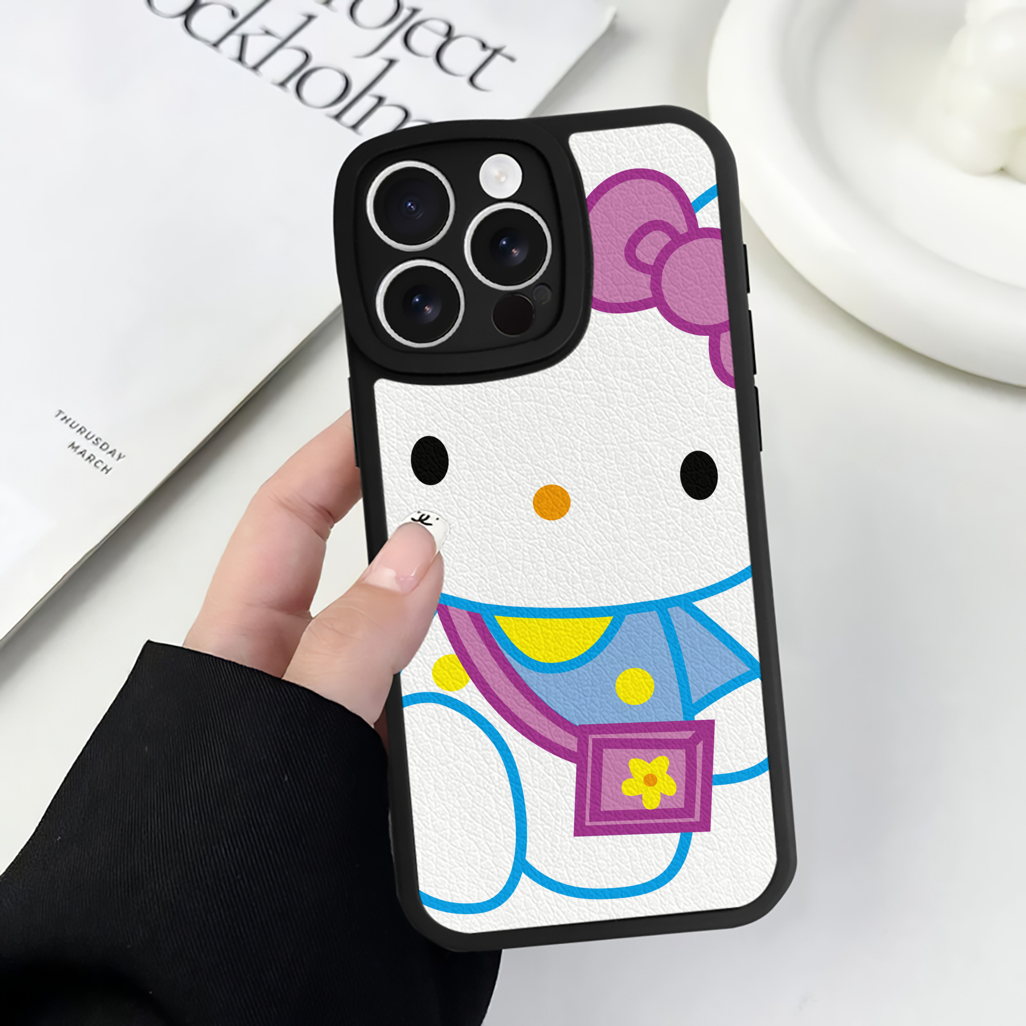 （画像用） Hello Kitty ハローキティ 【iPhone 16シリーズ対応】シリコンスマホケース（レザー調） 材質：シリコン
